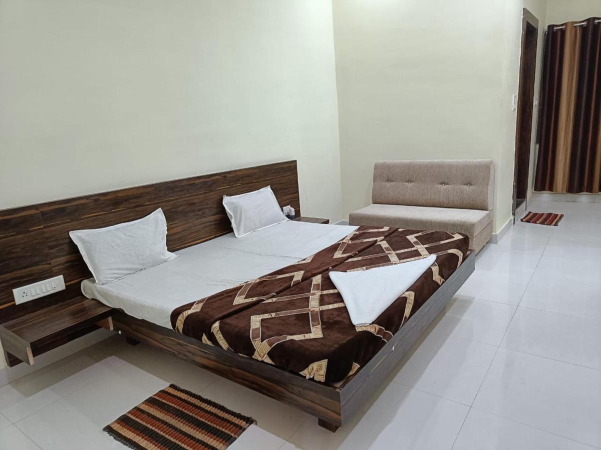 Hotel Parag Palace Jabalpur Eksteriør bilde